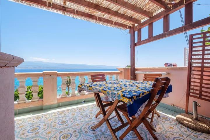 Appartamento Blue Eden Strait Messina Esterno foto