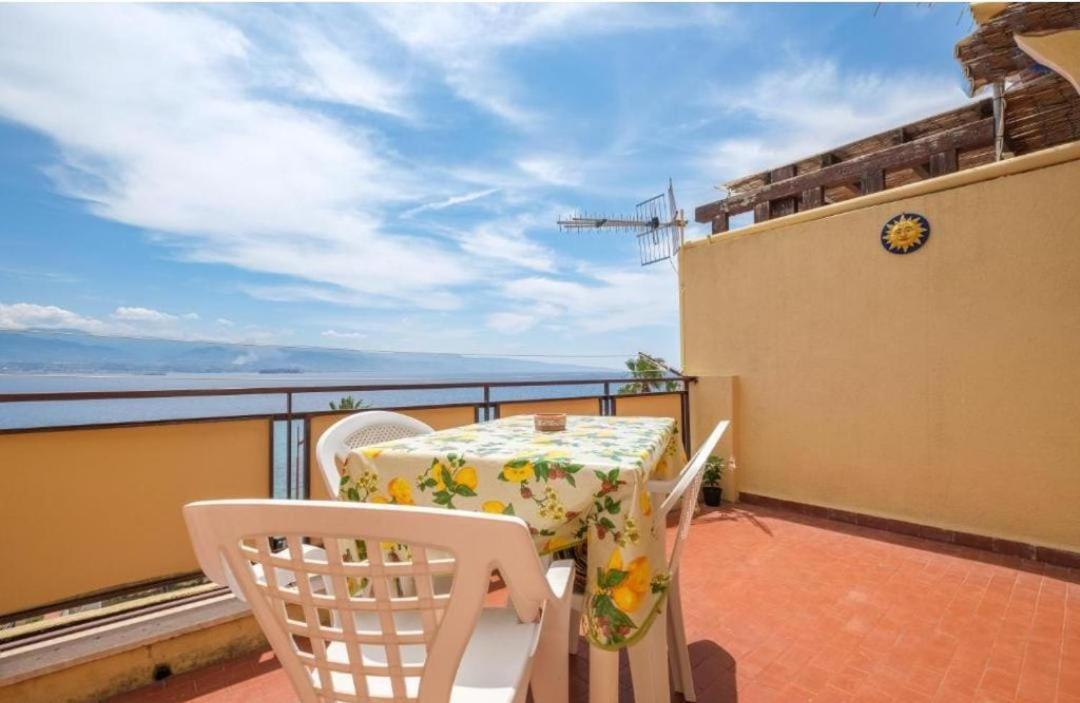 Appartamento Blue Eden Strait Messina Esterno foto