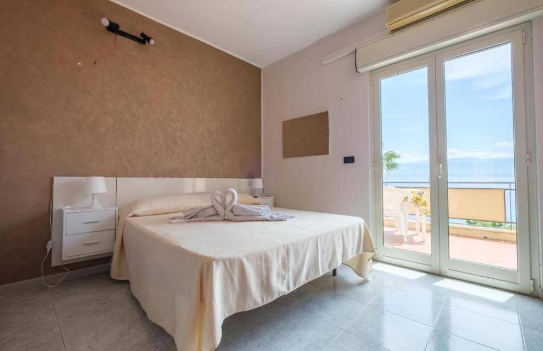 Appartamento Blue Eden Strait Messina Esterno foto