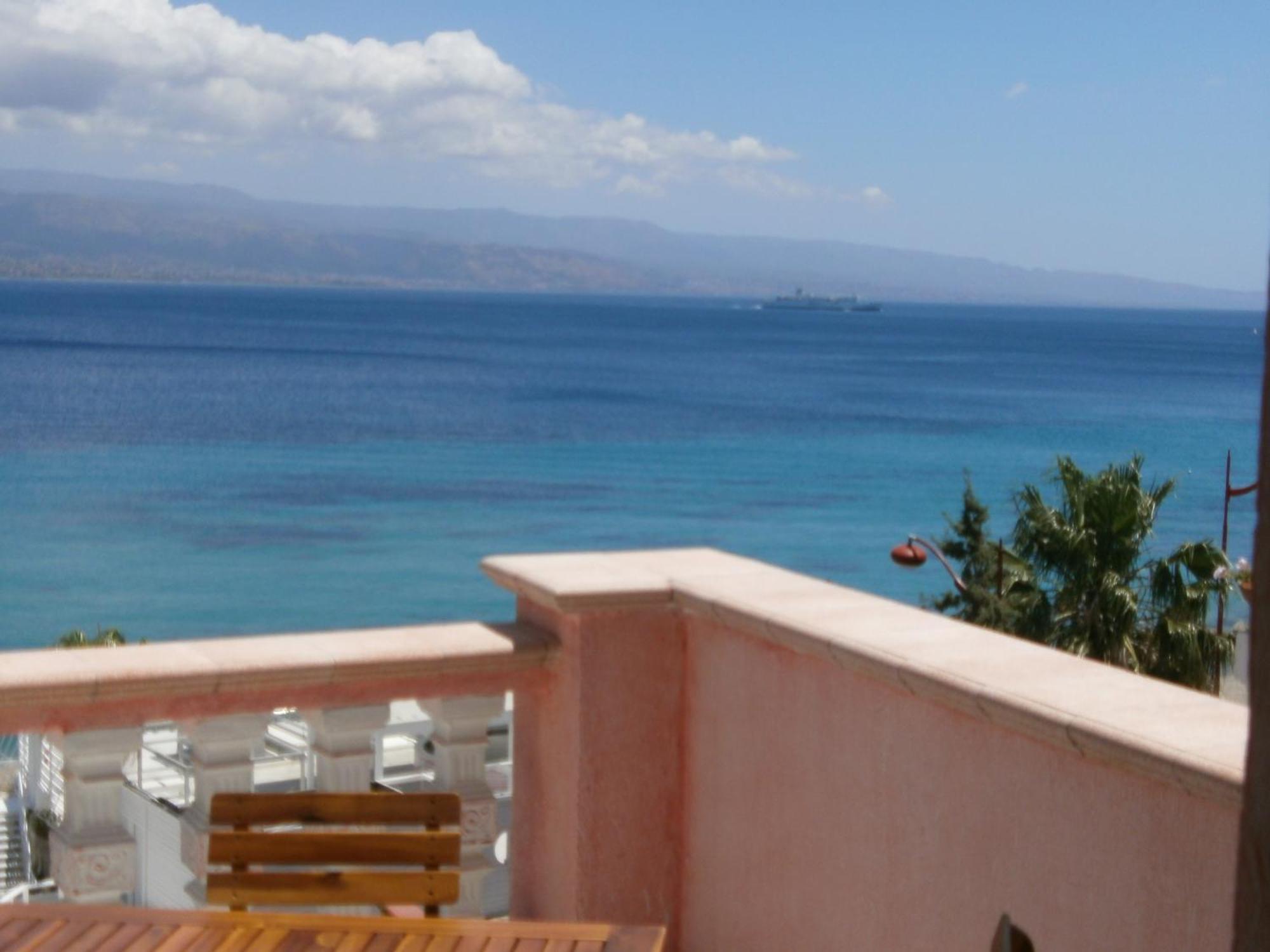 Appartamento Blue Eden Strait Messina Camera foto
