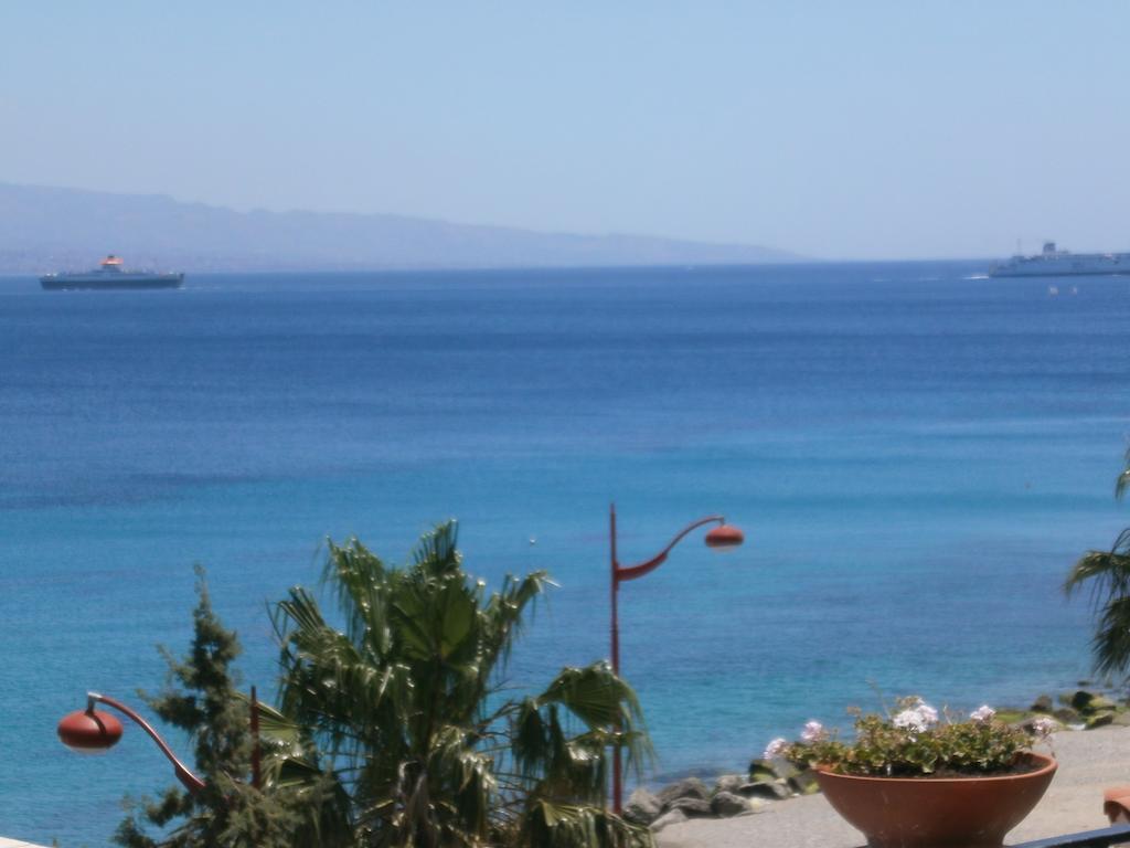 Appartamento Blue Eden Strait Messina Camera foto