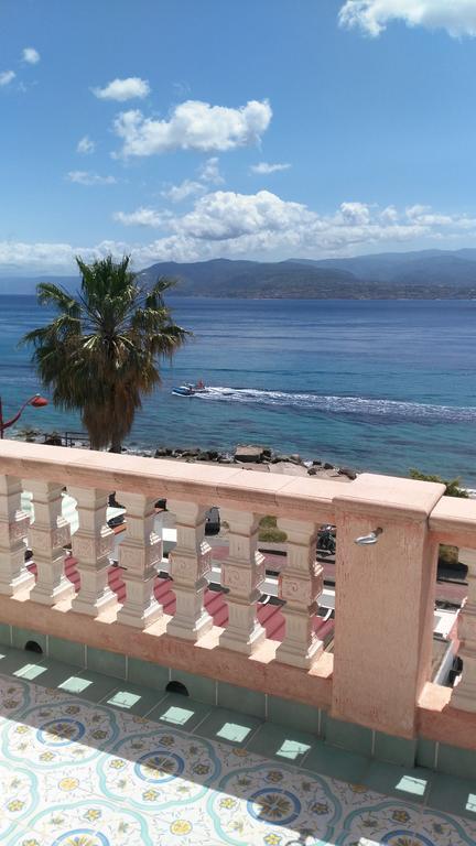 Appartamento Blue Eden Strait Messina Esterno foto