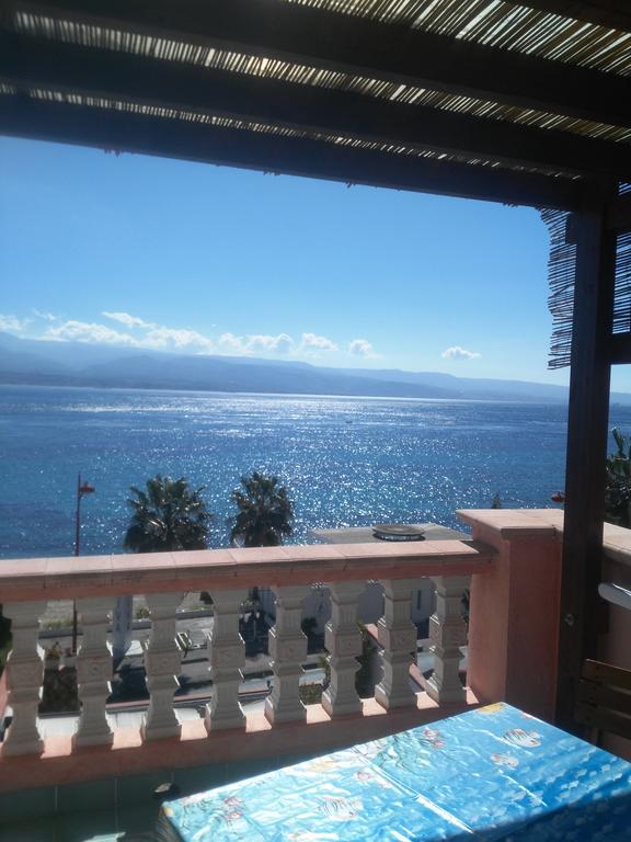 Appartamento Blue Eden Strait Messina Esterno foto